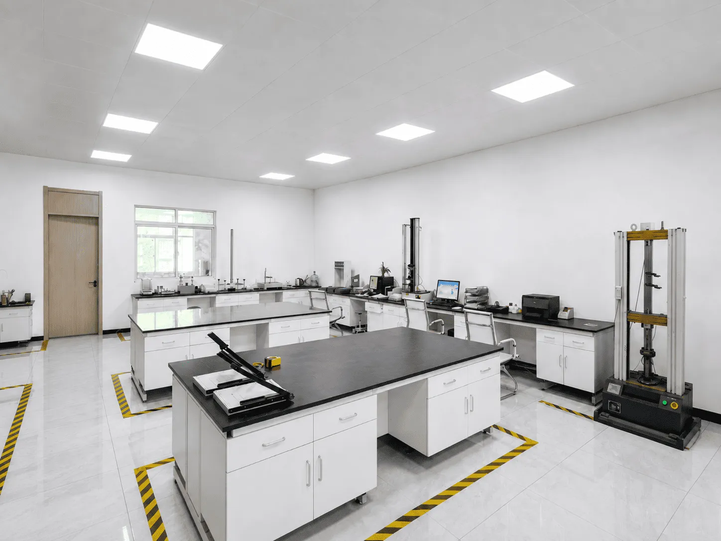 Testing tables and material testing equipment in the Glory Bridge laboratory