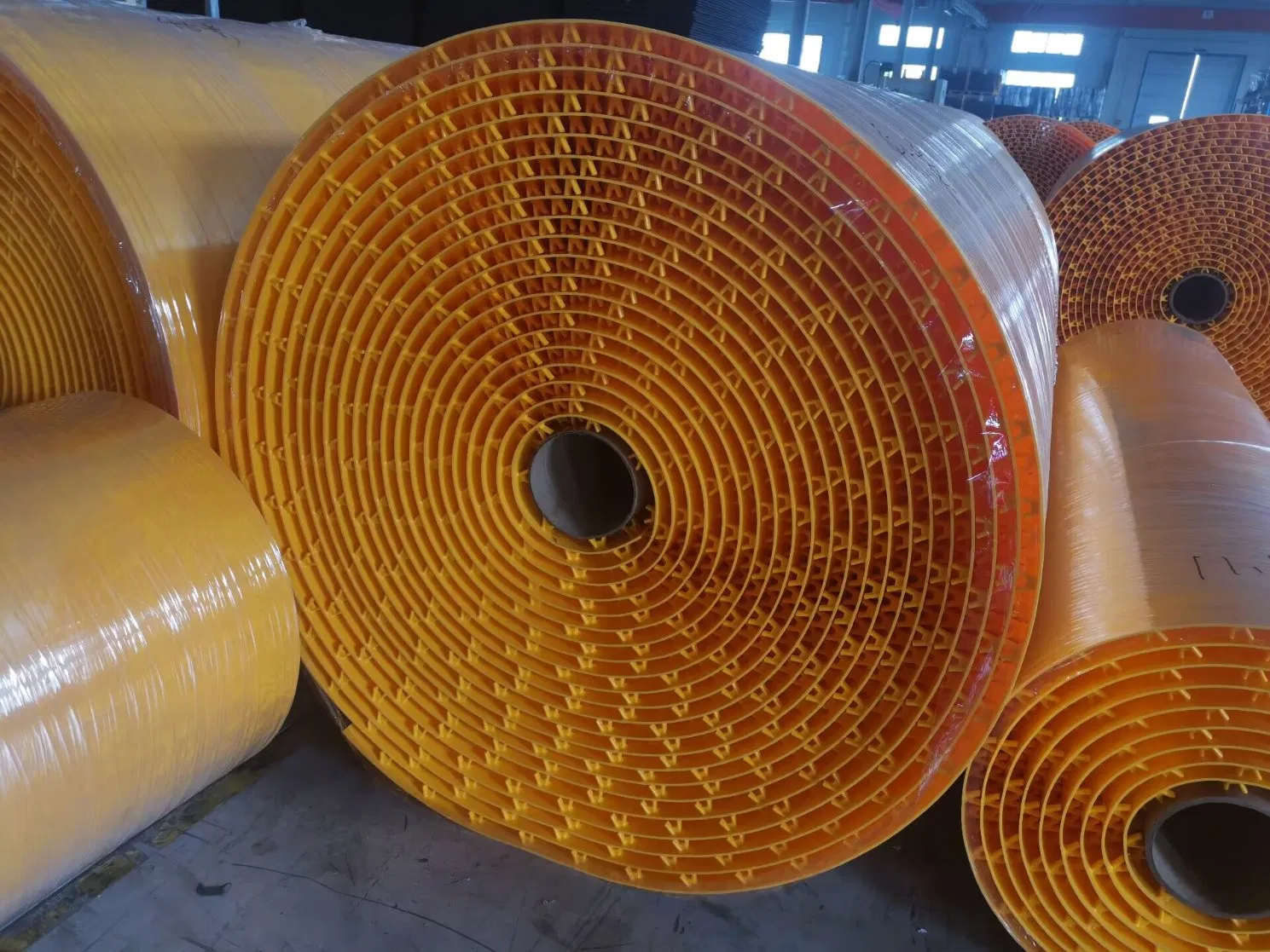 HDPE anchor plate for concrete protective lining applications